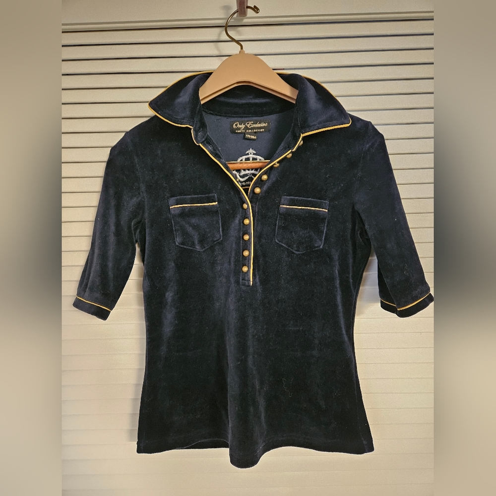 Only Exclusive short sleeved top Covered in embroidered embellishments.